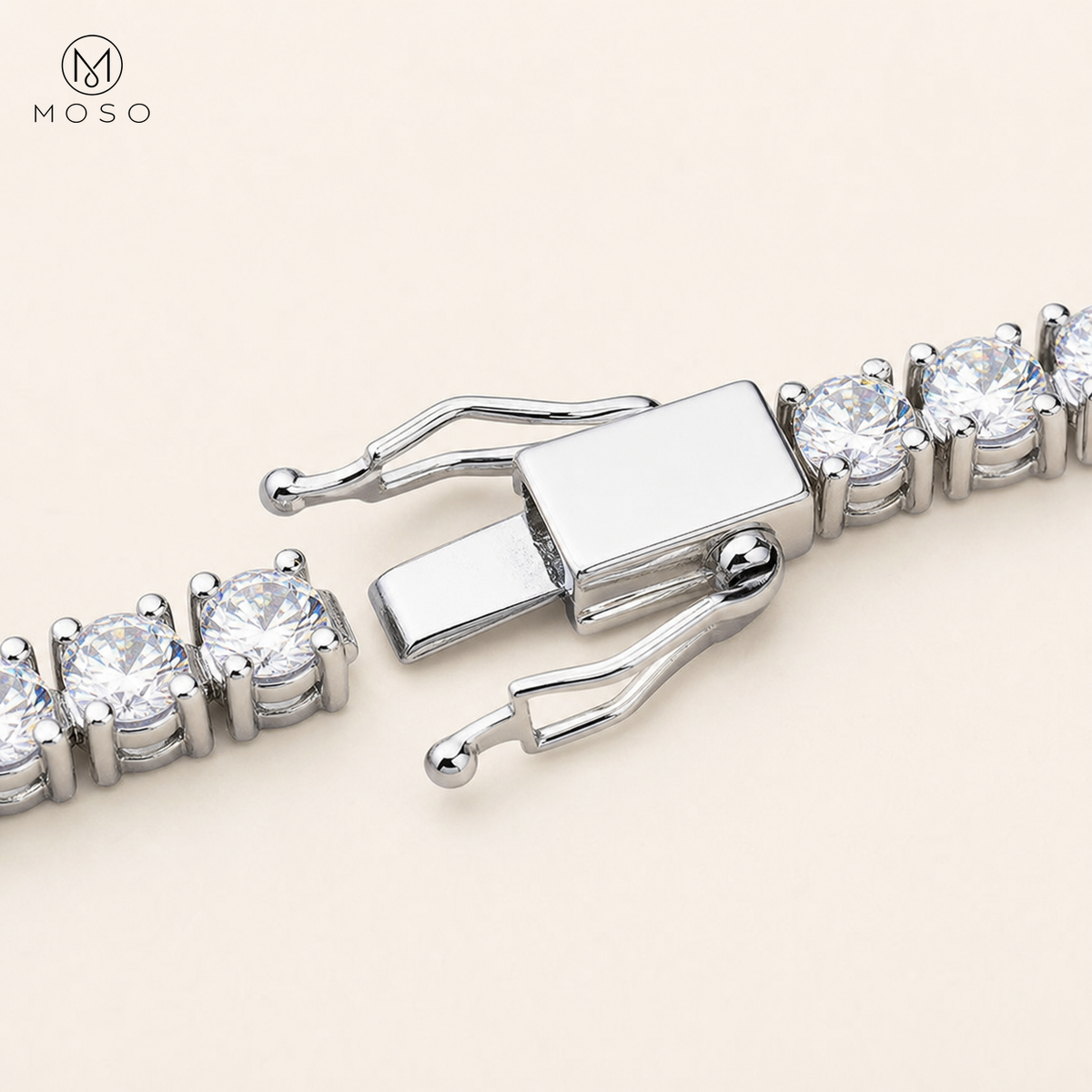 Nora tennis bracelet box clasp and safety arms detail